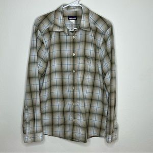 Patagonia, men’s medium green, white & blue plaid long sleeve shirt